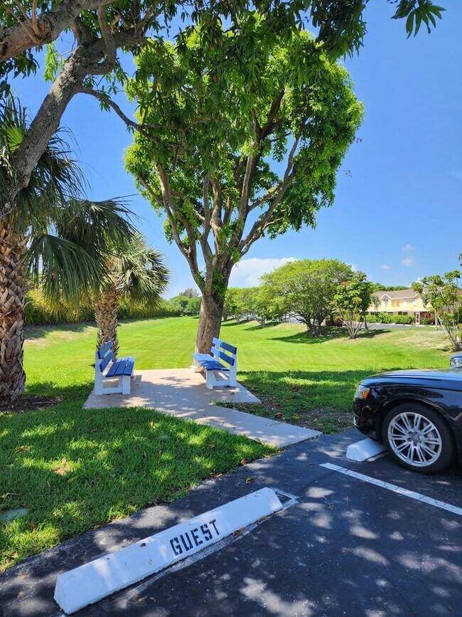 Building Photo - 176 Waterside Dr