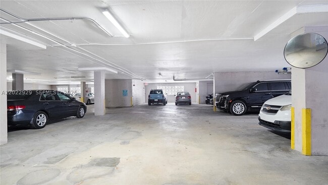 Building Photo - 1750 James 9J