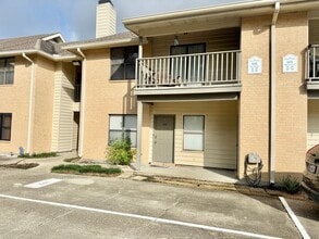 Building Photo - Charming 2 Bed 1 Bath Apartment