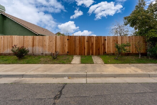 Building Photo - 101 Citrus Ave