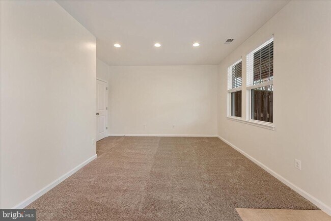 Building Photo - 109 Sequoia Dr