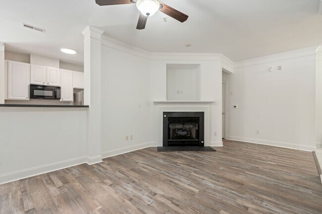 Building Photo - Ground Level 2-bed, 2-bath Condo in Provid...