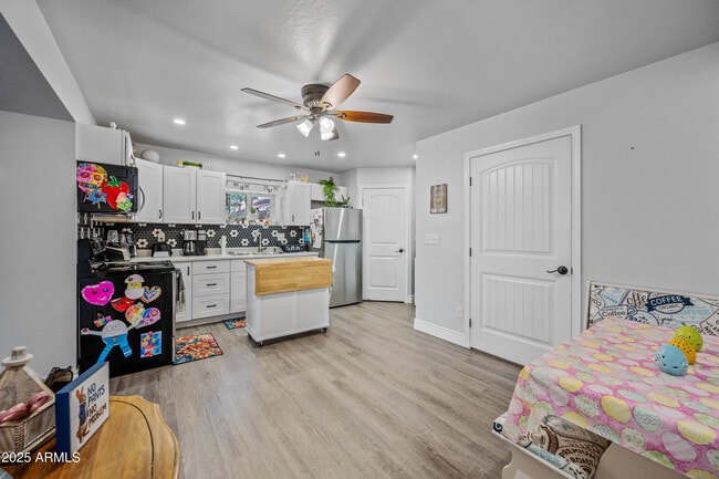 Building Photo - 1207 N Arrowhead Dr