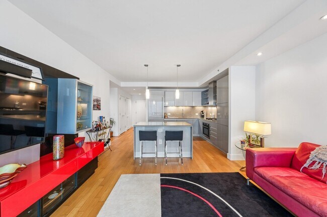 Building Photo - 77 Hudson St