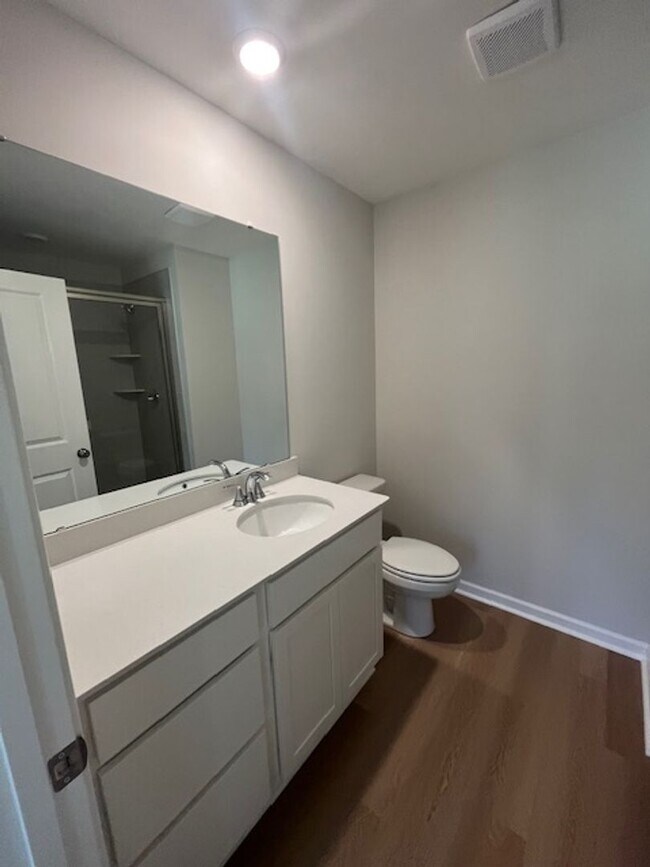 Building Photo - Cozy New-Build in Leland!