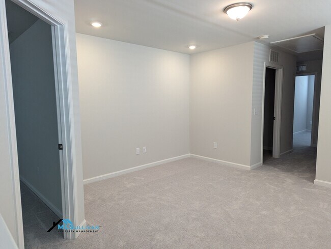 Building Photo - 5866 Woodlawn Dr