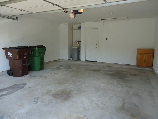 Building Photo - 1404 Peachtree Valley Dr