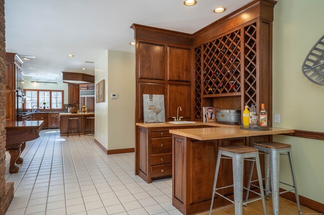 Building Photo - 3 Eton Pl