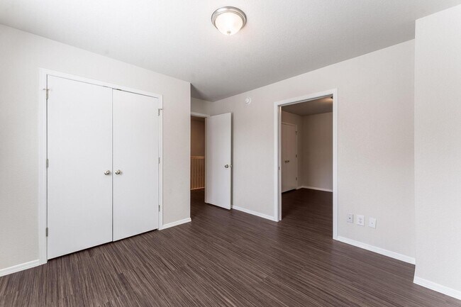 Building Photo - Milliken Duplex