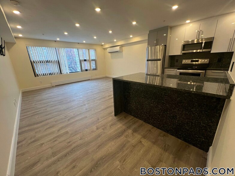 Building Photo - 1028a Commonwealth Ave