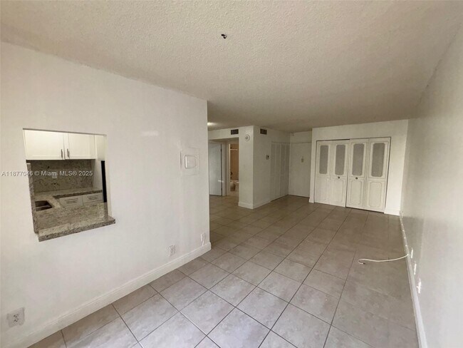 Building Photo - 17011 N Bay Rd