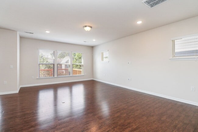 Building Photo - Stunning 4BD, 3BA Cary Home in Prime Locat...