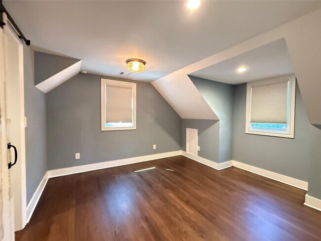 Building Photo - 186 Nassau Rd