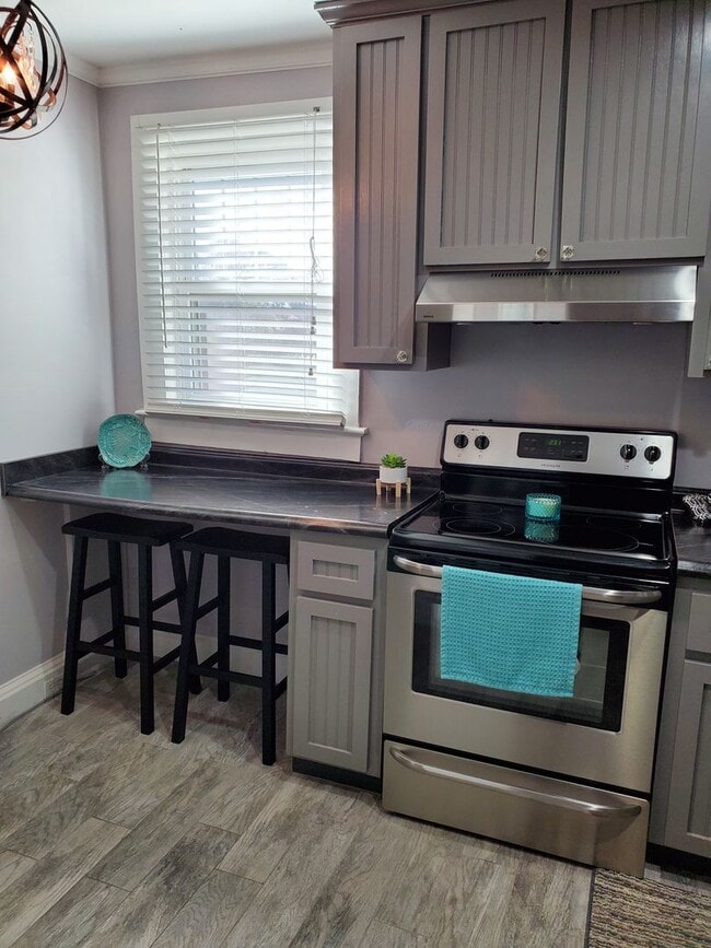Building Photo - Secluded 1/1 located within walking distan...