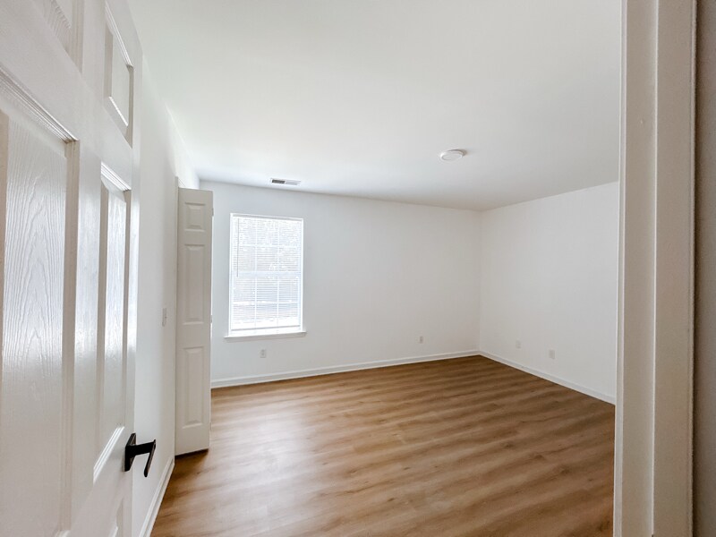 Building Photo - 215 Dillard Mill Dr