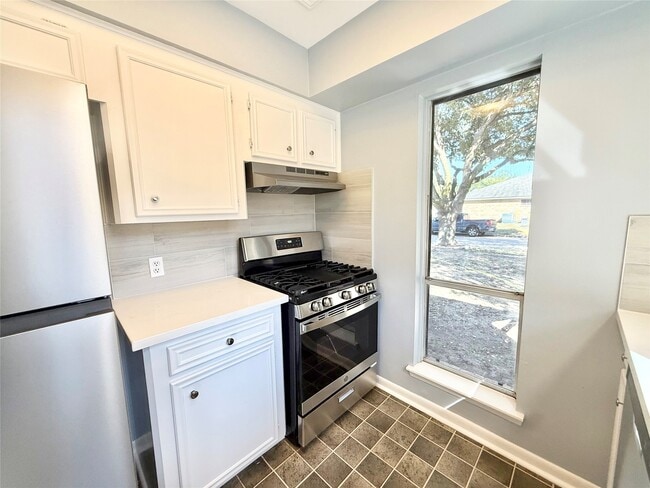 Building Photo - 5359 Friar Tuck Dr