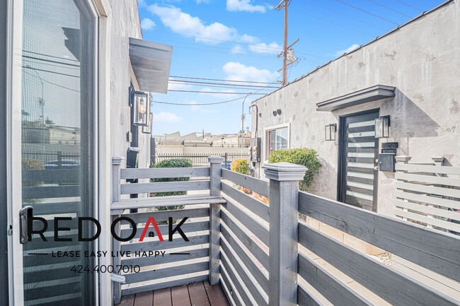 Building Photo - 836 Van Ness Ave