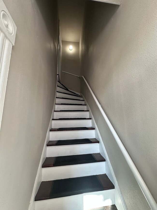 Building Photo - Large Open Concept 5BR/2BA Rent to Own Home with Office