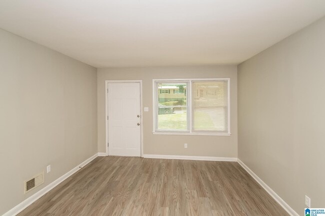 Building Photo - 565 Camellia Rd