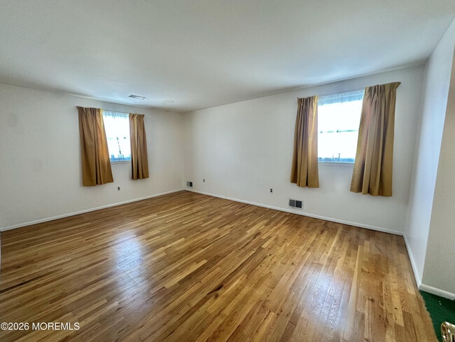 Building Photo - 382 W Park Ave