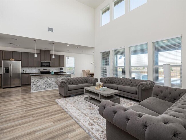 Building Photo - 3814 Riardo Dr