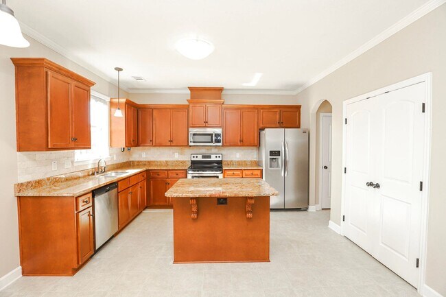 Building Photo - 4 Bedroom 2.5 Bath in Grovetown!