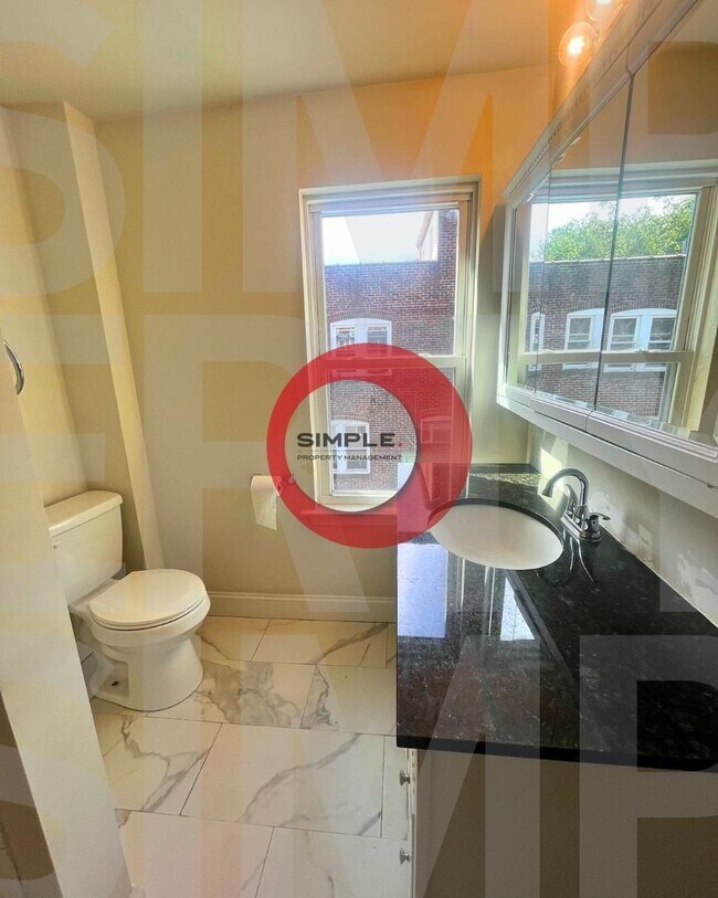 Building Photo - 392 N Charlotte St