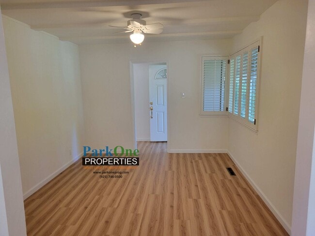Building Photo - Spacious single level Woodlands home