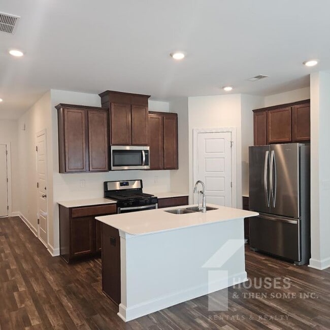 Building Photo - 614 Reese Ln