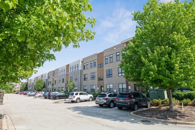 Building Photo - 500 N Northwest Hwy