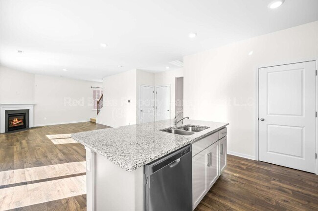 Building Photo - 4015 Meadow Green Dr