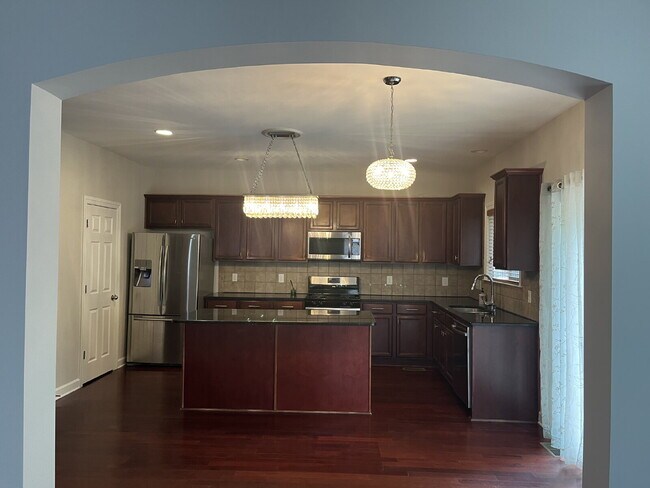 Building Photo - "Charming 4-Bed Home in Mt. Juliet's Sterl...