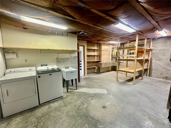Building Photo - 709 S Lake Starr Blvd