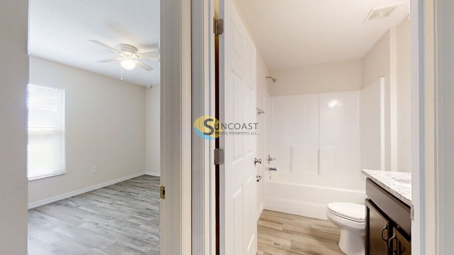 Building Photo - 2375 NE 10th St