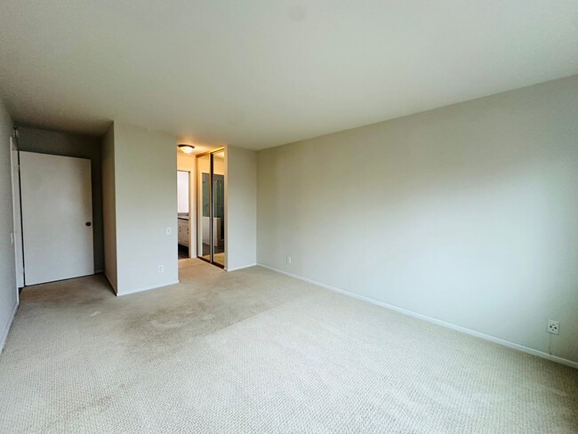 Building Photo - Spacious Adam's Point/Piedmont Ave Condo w...