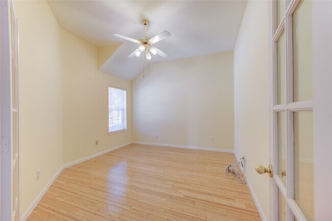 Building Photo - 465 Corridor Way