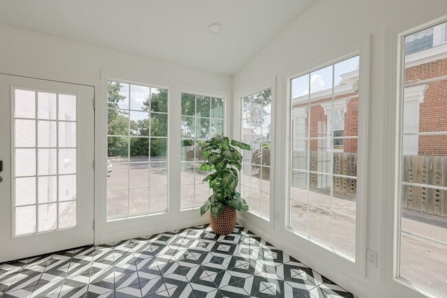 Building Photo - 444 Greene St