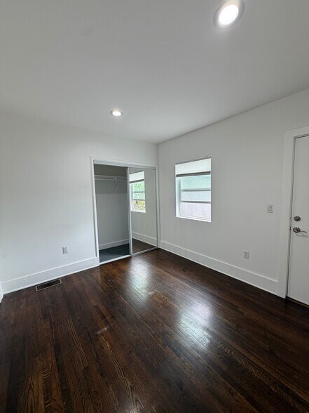 Building Photo - 5312 Lexington Ave