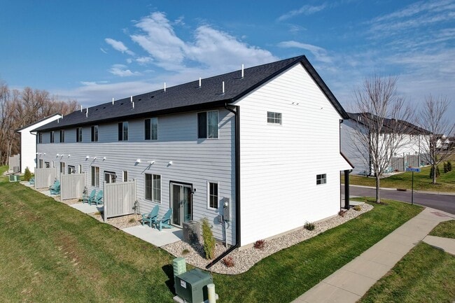 Building Photo - 100 Everglades Trl