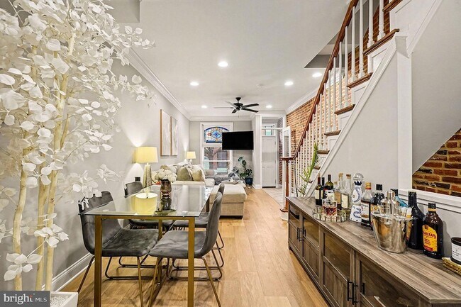 Building Photo - 443 S Robinson St