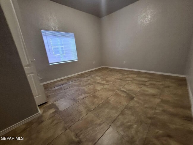 Building Photo - 2862 Grant Ave