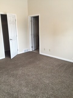 Building Photo - Very Nice 2 bed, 2.5 bath townhouse