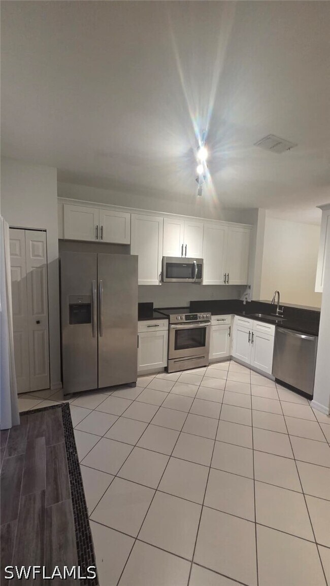 Building Photo - 3642 Pine Oak Cir
