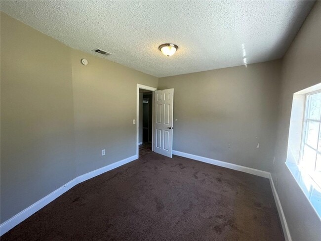 Building Photo - 10204 N Edison Ave