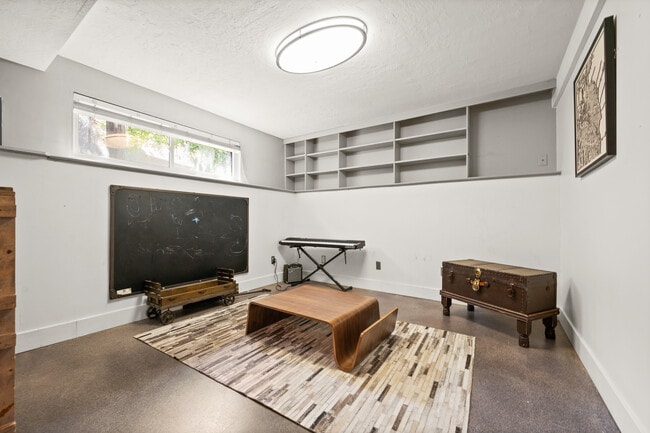 Building Photo - 1542 Fieldcrest Ln