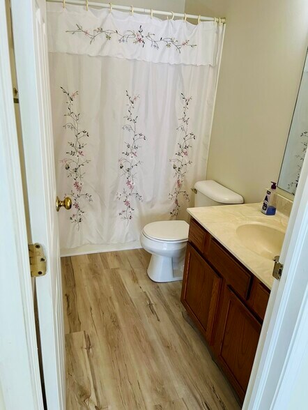 Building Photo - 506 Beals St