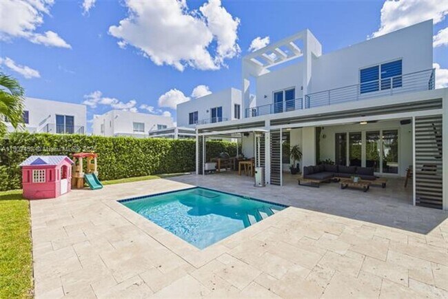 Building Photo - 10359 NW 67th Terrace