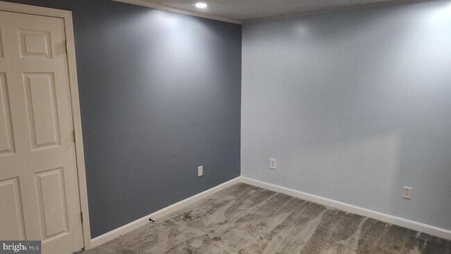 Building Photo - 442 Darby Ln