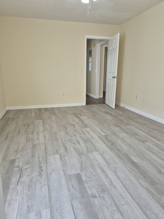 Building Photo - 1316 Edgewood Dr