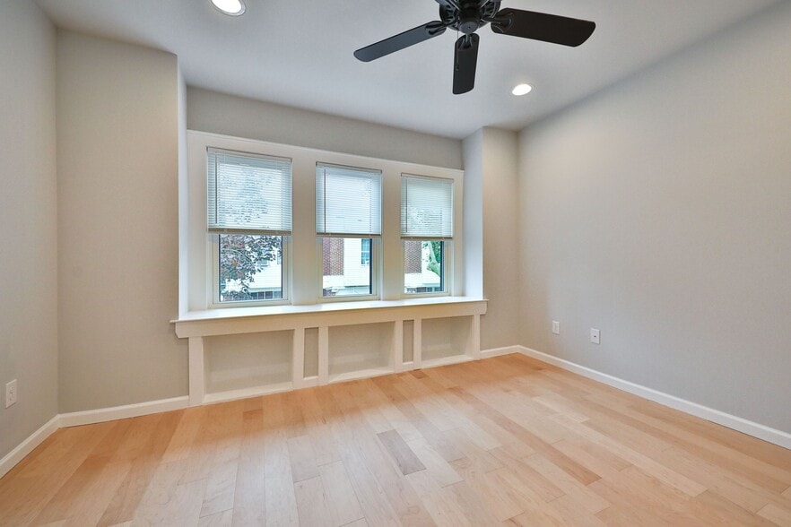 Building Photo - 1538 S Myrtlewood St